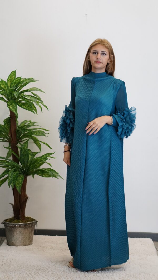 Kolları Güllü Elbise